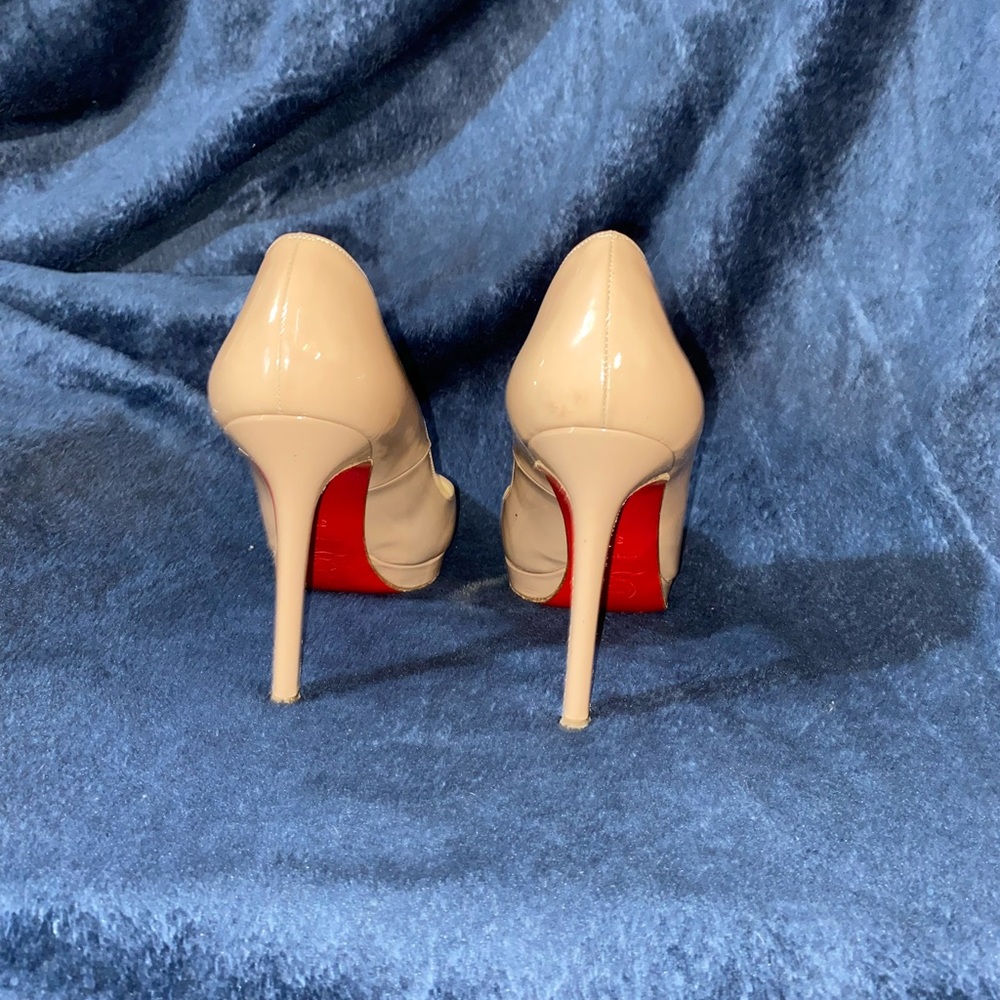 Louis Vuitton, nude heels - Picture 3 of 4
